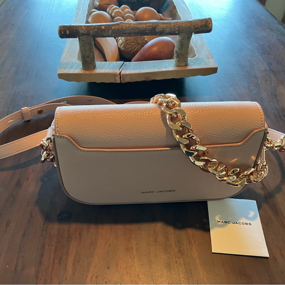 Marc Jacobs Blush Crossbody Bag with Gold Chain - Picture 3 of 9